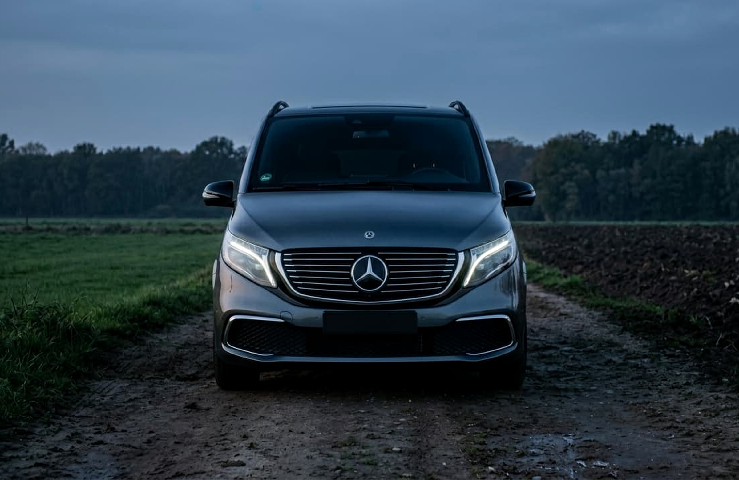 Mercedes-Benz EQV 300 100% électrique, profil élégant